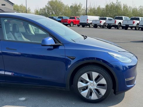 Used 2023 Tesla Model Y Long Range AWD/4WD image 10