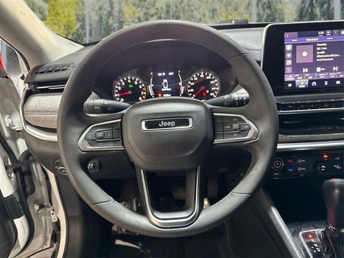 Used 2022 Jeep Compass Latitude AWD/4WD image 18