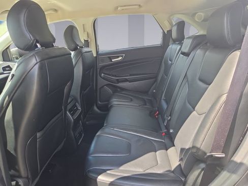 Used 2019 Ford Edge Titanium AWD/4WD image 16
