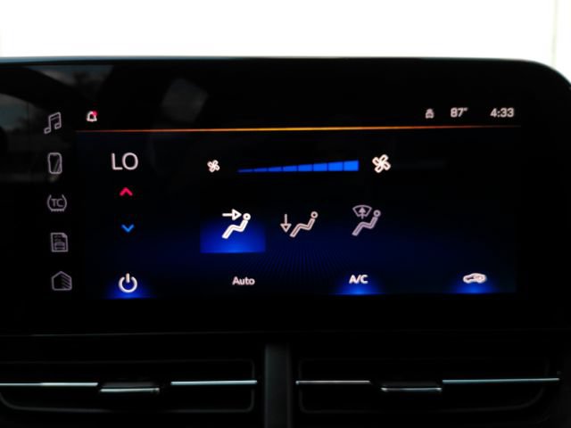 Used 2026 Chevrolet Trax LT w/ Sunroof Package FWD image 41