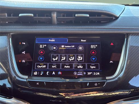 Used 2023 Cadillac XT6 Sport image 22