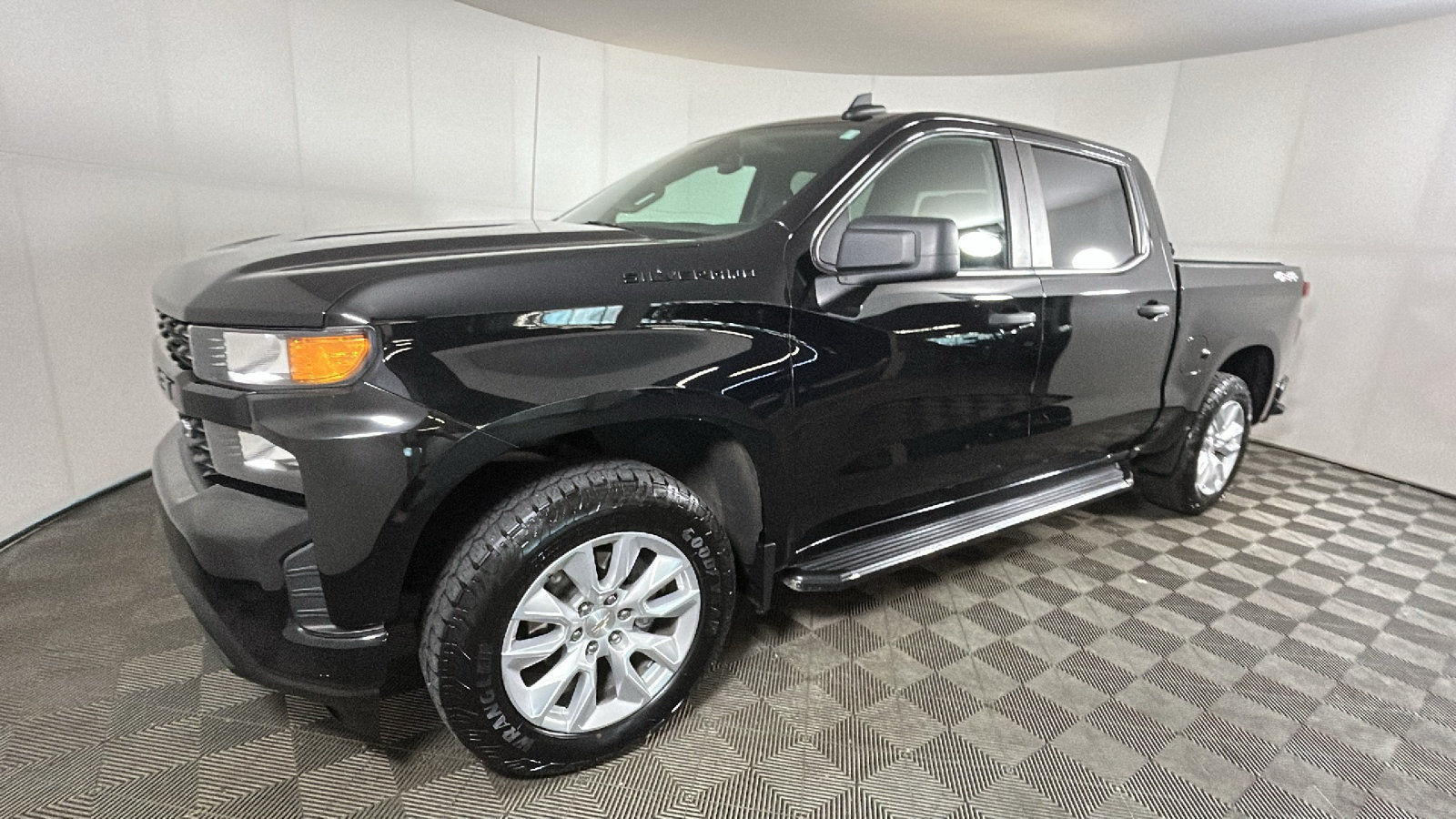 Used 2021 Chevrolet Silverado 1500 Custom w/ LPO, Dark Essentials Package AWD/4WD image 8