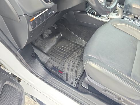 Used 2018 Mitsubishi Outlander SEL AWD/4WD image 16