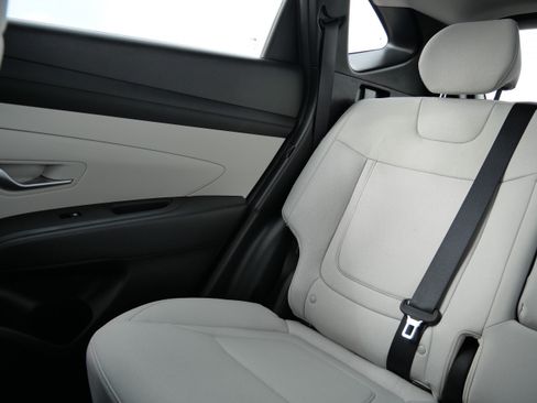 Certified 2025 Hyundai Tucson SE image 12