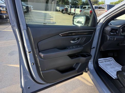 Used 2025 Honda Pilot Black Edition image 8