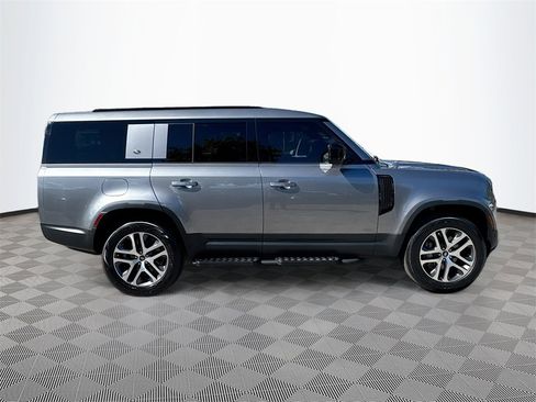 Used 2023 Land Rover Defender 130 SE image 5