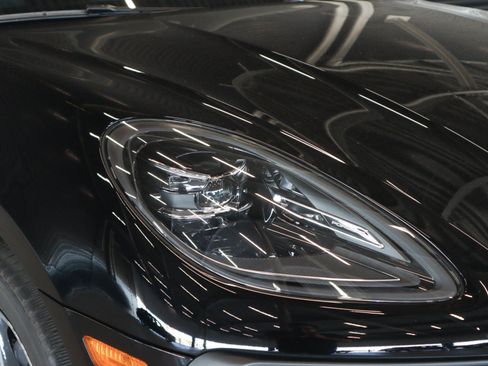 Certified 2026 Porsche Macan AWD/4WD image 25