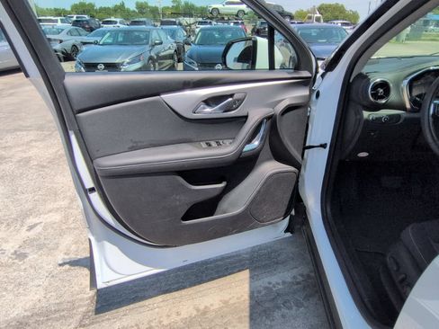 Used 2025 Chevrolet Blazer LT FWD image 11