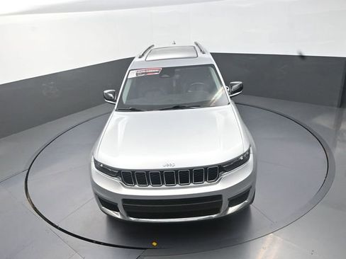 Used 2022 Jeep Grand Cherokee L Limited AWD/4WD image 13
