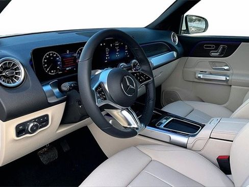 New 2026 Mercedes-Benz GLB 250 4MATIC image 8