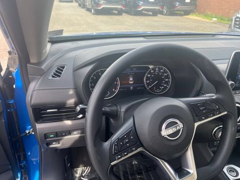 Used 2025 Nissan Sentra SV FWD image 32
