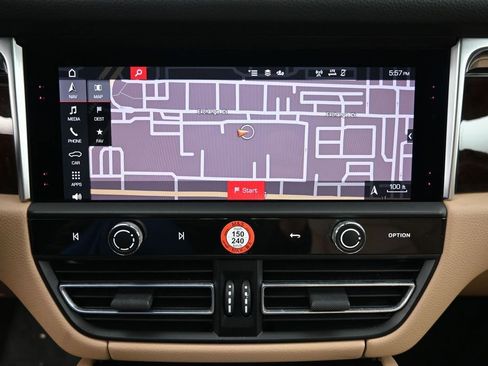 Certified 2024 Porsche Macan AWD/4WD image 20