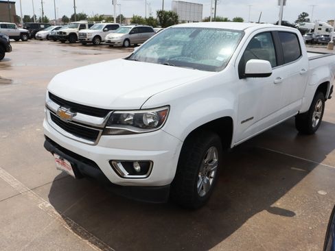Used 2017 Chevrolet Colorado LT w/ LT Convenience Package image 5