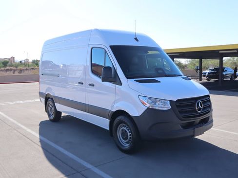 Used 2025 Mercedes-Benz Sprinter 2500 image 3