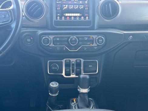 Used 2018 Jeep Wrangler Unlimited Sport S AWD/4WD image 15
