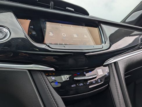 Certified 2024 Cadillac XT6 Sport w/ LPO, Onyx Lite Package AWD/4WD image 6
