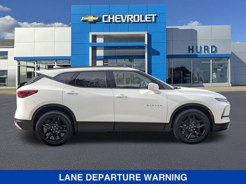New 2025 Chevrolet Blazer LT w/ Sound & Technology Package AWD/4WD image 3