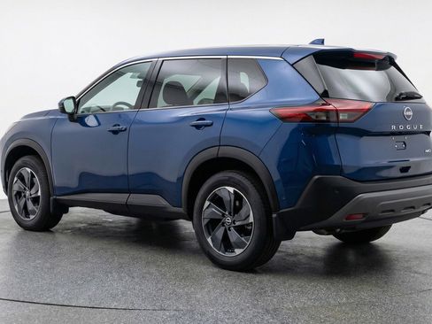 Used 2025 Nissan Rogue SV AWD/4WD image 6