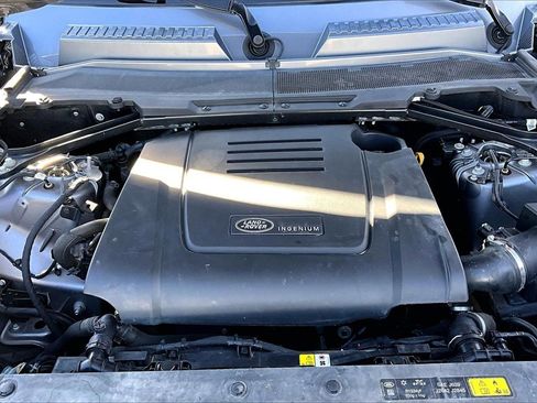 Used 2024 Land Rover Defender 110 S image 9