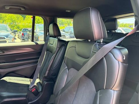 Used 2024 Jeep Grand Cherokee L Laredo AWD/4WD image 20