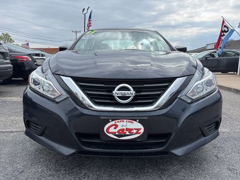 Used 2017 Nissan Altima 2.5 S w/ Power Driver Seat Package FWD image 3