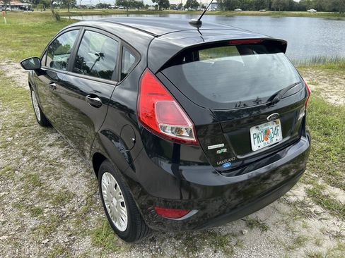 Used 2014 Ford Fiesta SE image 5