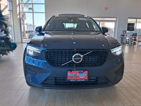 New 2026 Volvo XC40 B5 Core AWD/4WD image 2