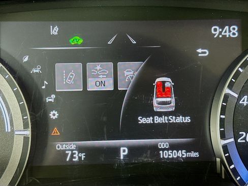 Used 2021 Toyota Highlander XLE image 19