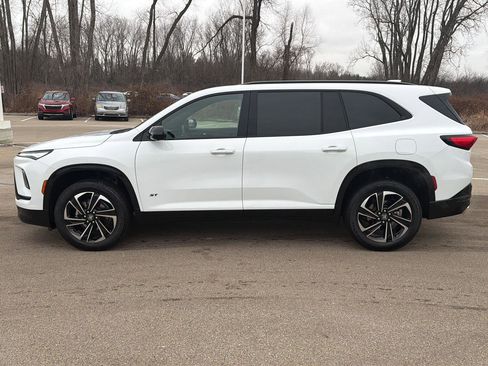 Used 2025 Buick Enclave Sport Touring image 2