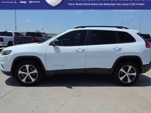 Used 2022 Jeep Cherokee Limited AWD/4WD image 5