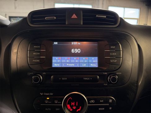 Certified 2017 Kia Soul + w/ Designer's Package image 17