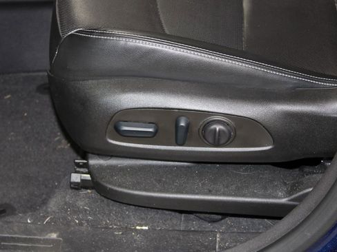 Used 2022 GMC Terrain SLT w/ Tech Package image 16