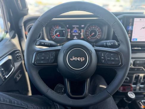 Used 2025 Jeep Gladiator Mojave image 6
