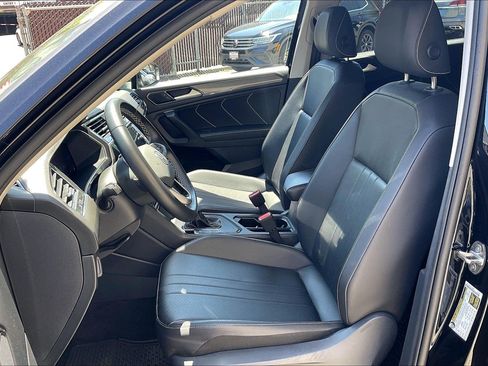 Certified 2023 Volkswagen Tiguan SE FWD image 24