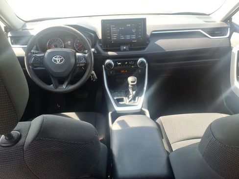 Used 2021 Toyota RAV4 LE AWD/4WD image 16