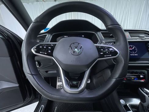 Used 2024 Volkswagen Tiguan SE R-Line image 17