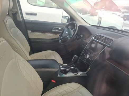 Used 2016 Ford Explorer Platinum image 7