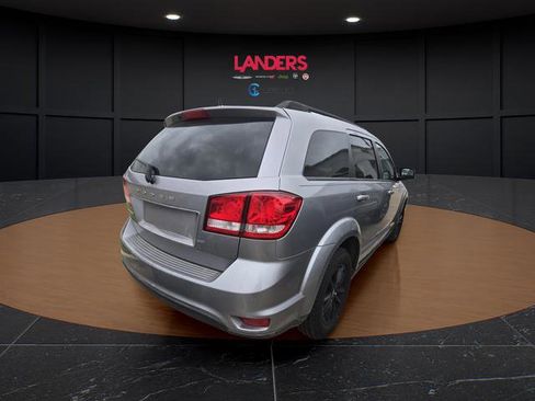 Used 2019 Dodge Journey SE w/ Connectivity Group FWD image 4