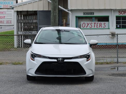 Used 2022 Toyota Corolla LE FWD image 2