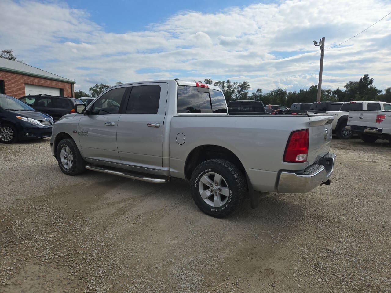 Used 2017 RAM 1500 Classic SLT AWD/4WD image 7