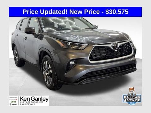 Used 2023 Toyota Highlander XLE FWD image 1