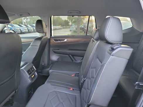 Used 2024 Volkswagen Atlas SE image 9