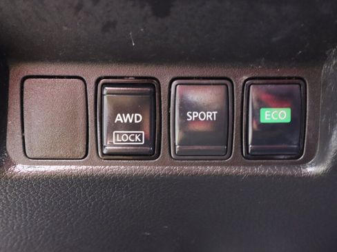 Used 2020 Nissan Rogue Sport S image 13