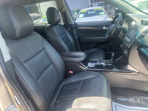 Used 2014 Kia Sorento LX w/ Touring Package (LX) image 12