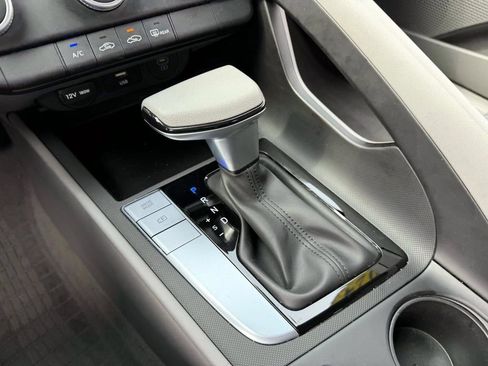 Certified 2024 Hyundai Elantra SE FWD image 33