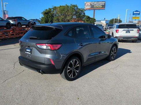 Used 2022 Ford Escape SE w/ SE Sport Appearance Package image 8