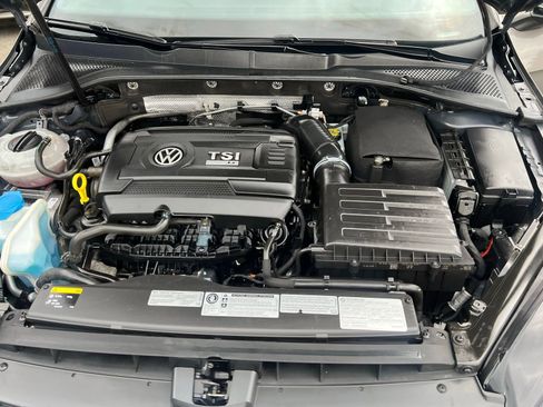 Used 2017 Volkswagen Golf R 4-Door AWD/4WD image 32