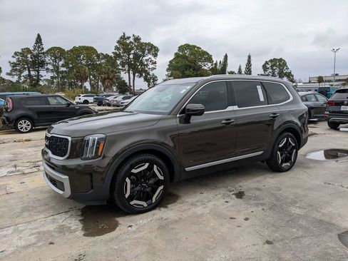 Certified 2023 Kia Telluride EX image 5