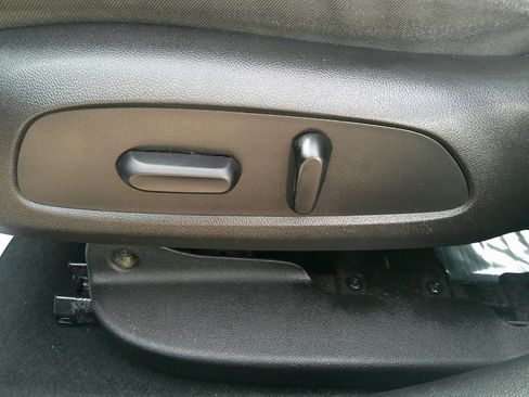 Used 2017 Chevrolet Cruze LT w/ Sun And Sound Package image 10