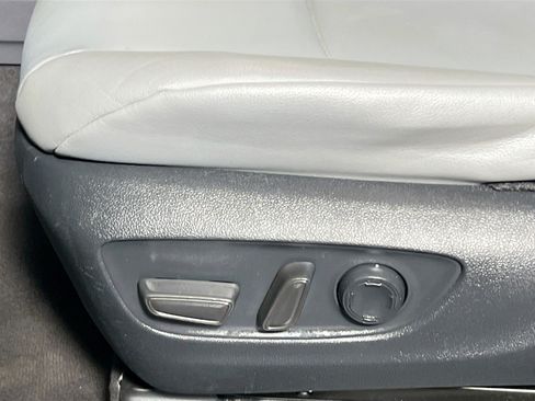 Used 2023 Toyota Sienna XLE FWD image 15